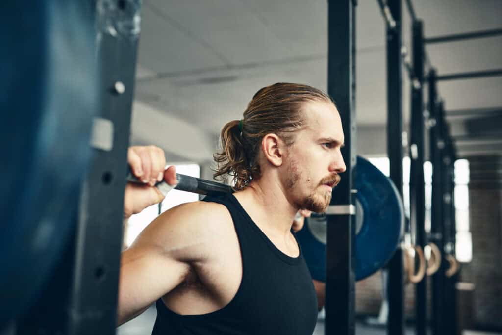 przysiad ze sztangą w treningu siłowym