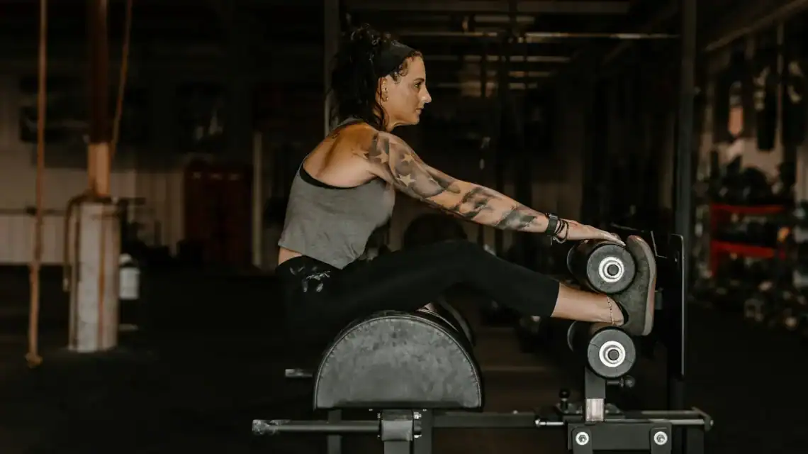 Najskuteczniejsze ćwiczenia na płaski brzuch - kompletny plan treningowy